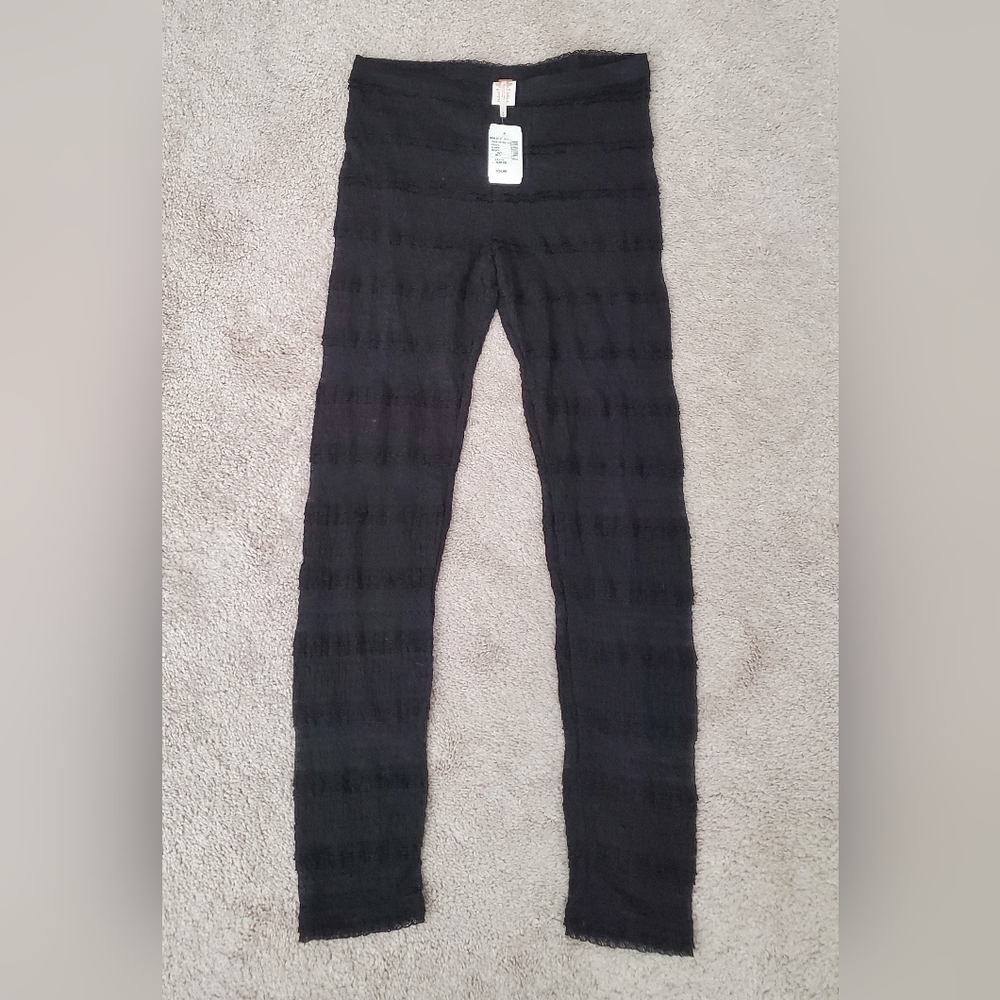 Women's black leggings size medium.